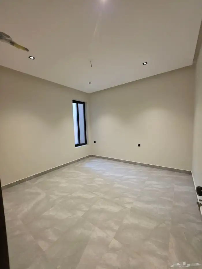 شقة تمليك 3غرف ببلكونة في بطحاءقريش تشطيب انيق ومساحة 118متر 2