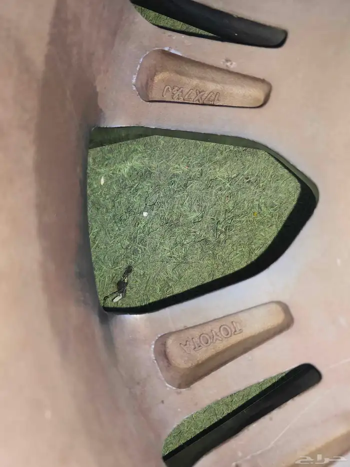 جنوط تايوتا هايلوكس دبل مقاس 17 أصليه 4