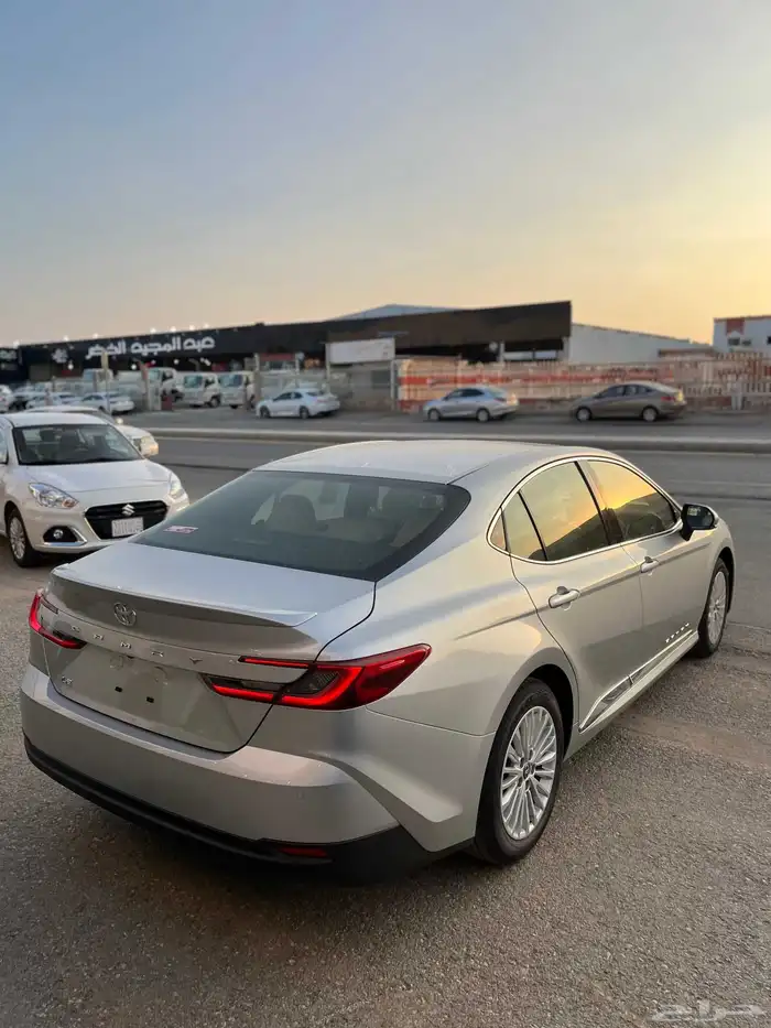 تويوتا كامري LE بنزين 2025 2