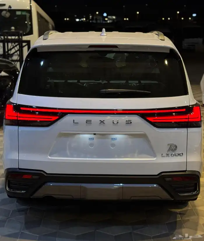 لكزس LXBB ابيض داخل ابيض الساير 2025 1