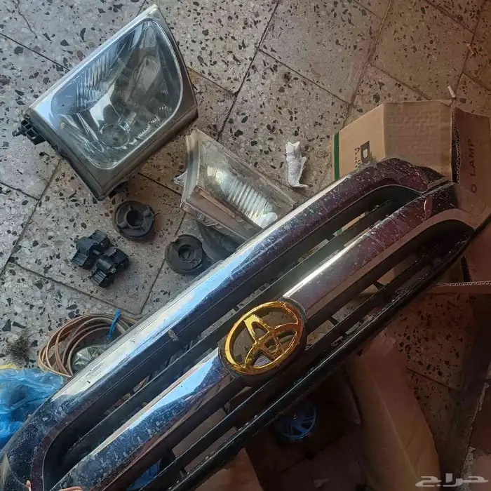 قطع غيار هايلكس يابانيه 2005 1