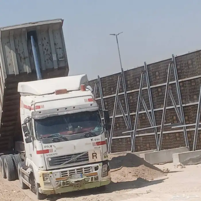 راس فولفو. معا صندوق للبيع موديل 2004 قير مكينة عل شرط شاصي 0