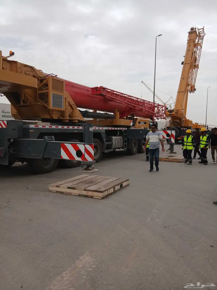 يوجد لدينا جميع انواع المعدات كرينات و سيزارلفت مان لفت 3