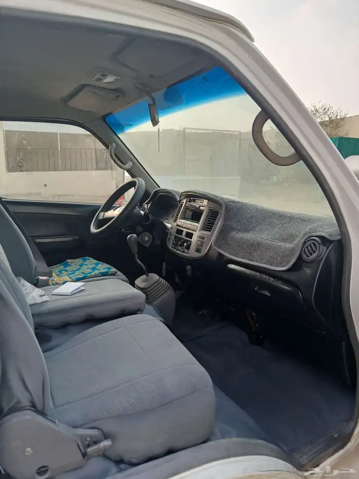 سلام عليكم أعرض لكم باص نيسان 2010 البدي مرشوش كامل السياره 4