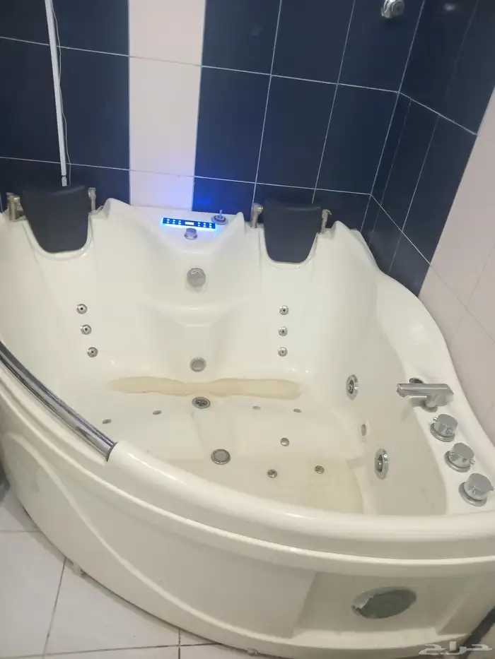 جاكوزي مساج وفقعات ومسجل للبيع أعلى سومه 0
