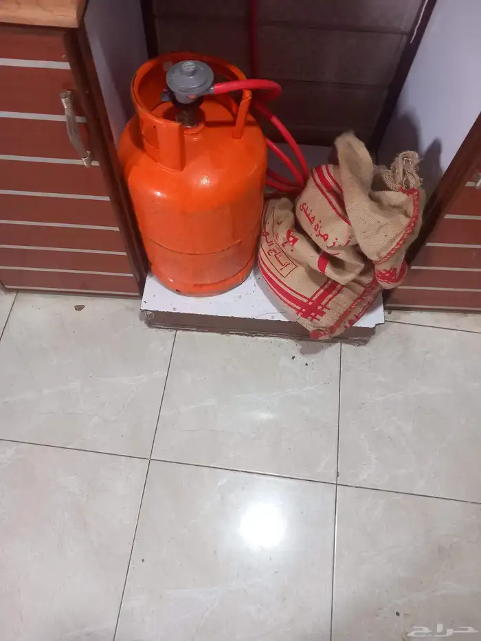 بتجاز 2 عين معاهو أسطوانة غاز كامله بملحقاتها والغاز هديه 0