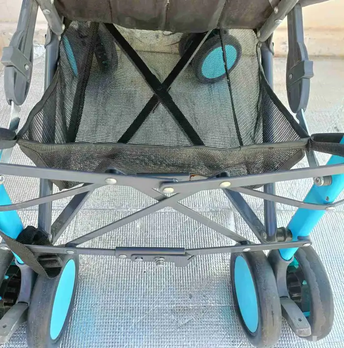 عربة اطفال ومشاية 2