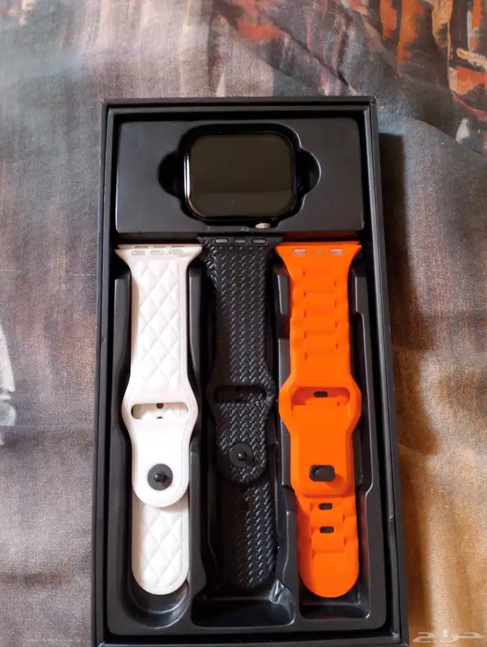 ساعه ذكيه للبيع استعمال يوم واحد مع ثلاثه ملابس اسود و ابيض 0