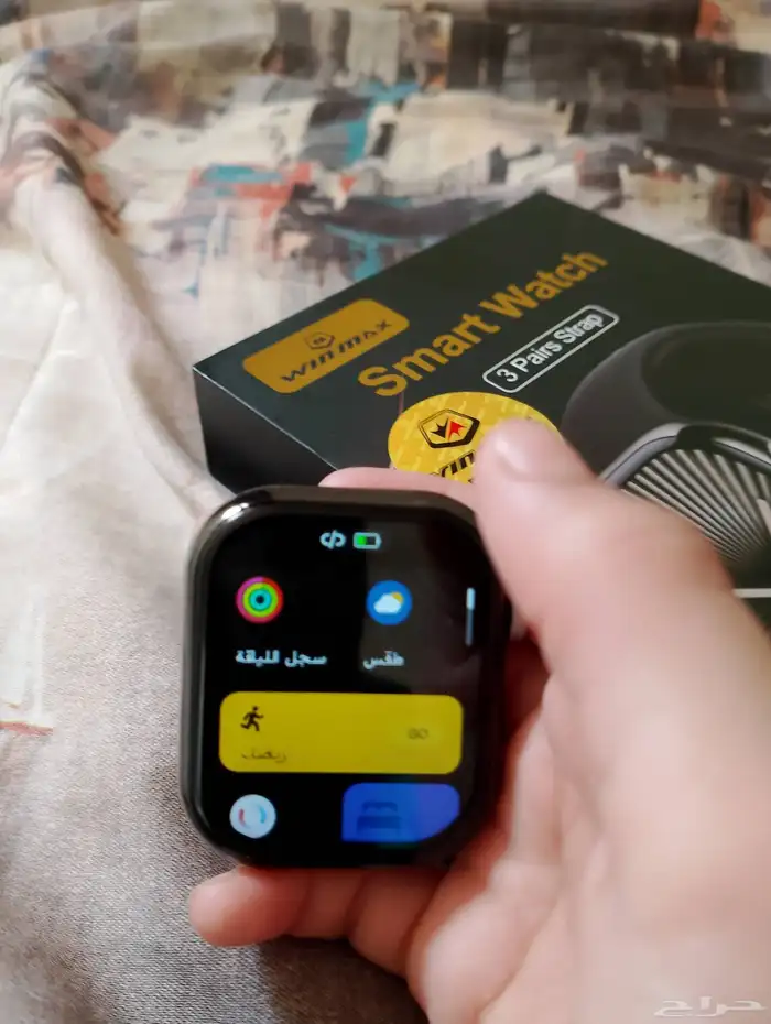 ساعه ذكيه للبيع استعمال يوم واحد مع ثلاثه ملابس اسود و ابيض 3