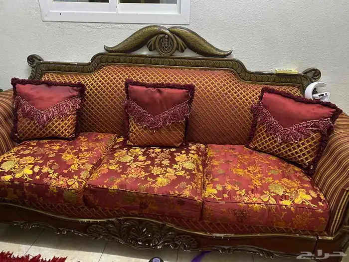 كنب 4 قطع بحاله جيده 250  سرير خشبي موجود منه 2 الواحد 50 0