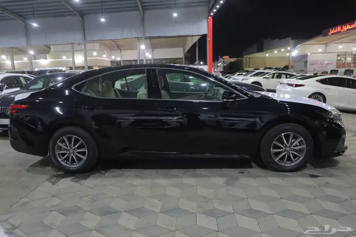 تويوتا كامري E استاندر 2025 اسود ) اقل سعر ) 6