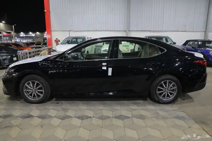 تويوتا كامري E استاندر 2025 اسود ) اقل سعر ) 5