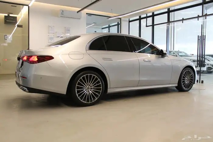 مرسيدس E200 2024 3