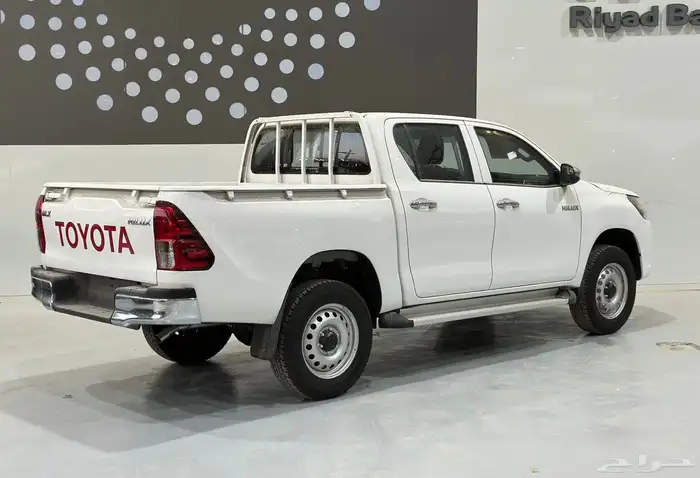 تويوتا هايلكس بنزين قيرتوماتيك سلق2025(114900) شامل الضريبة 1