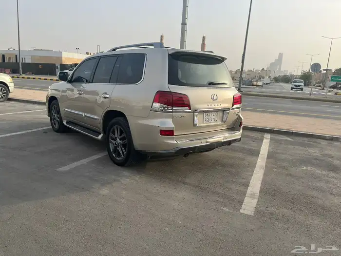 لكزس LX 570 DD 2015 مع لوحة مميزة 2