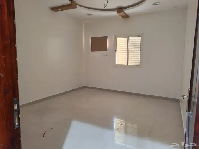 شقق للايجار في الرانوناء دور اول ويوجد ملحق مع سطح 0