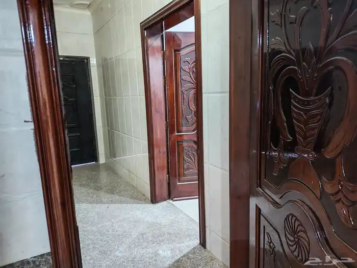 شقق للايجار في الرانوناء دور اول ويوجد ملحق مع سطح 2