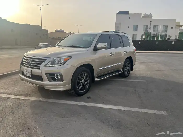 لكزس LX 570 DD 2015 مع لوحة مميزة 1