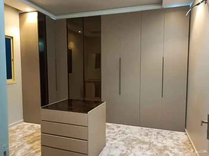 دولاب ملابس خزائن غرفة النوم ديكورات طاولات 21