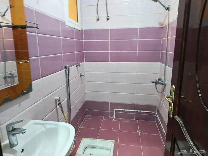 شقق للايجار في الرانوناء دور اول ويوجد ملحق مع سطح 6