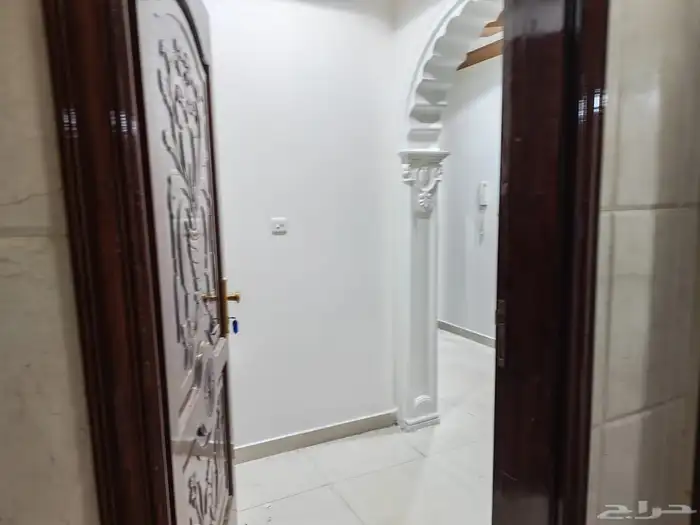 شقق للايجار في الرانوناء دور اول ويوجد ملحق مع سطح 4