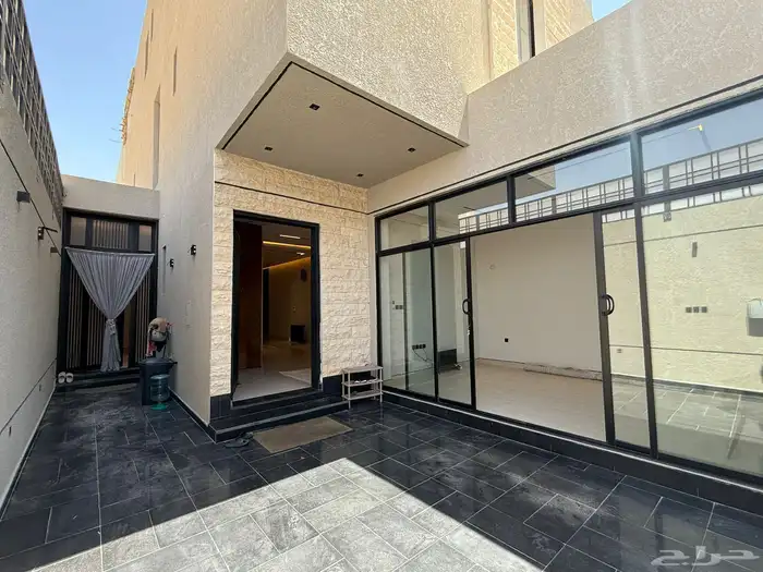 دور ارضي جديد بمكيفات و مطبخ للبيع في العارض 1