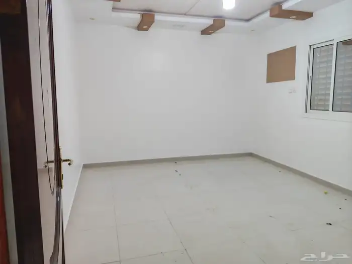 شقق للايجار في الرانوناء دور اول ويوجد ملحق مع سطح 7