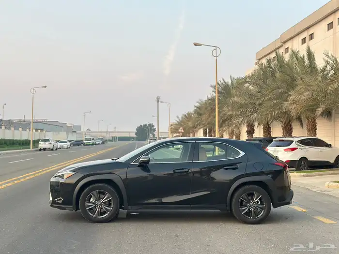 لكزس ux2023 فئة AA 4