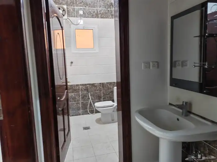 شقق للايجار في الرانوناء دور اول ويوجد ملحق مع سطح 3