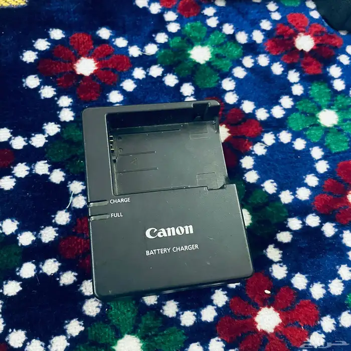 كاميرا من شركة كانون 700D بحالة جيدة على السوم 4