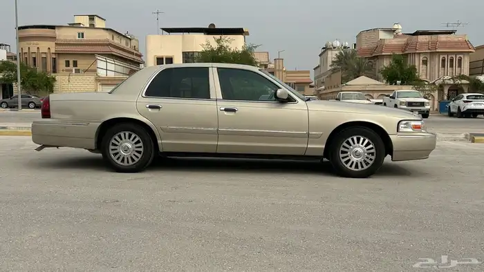 فورد جراند ماركيز 2009 11