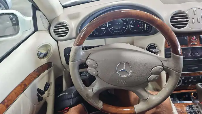 كشف مخزن CLK350 مديل 2008 19