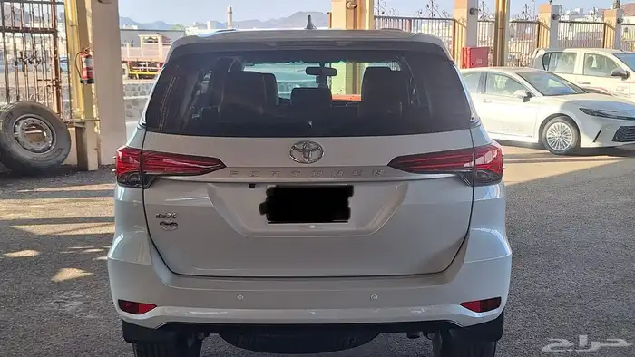 2025 تويوتا فورتشنر GX بنزين بدون دبل شبه جديد 3