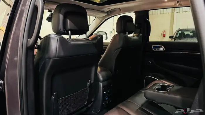 جراند شيروكي 2020 ساميت ( بحالة ممتازة ) 9