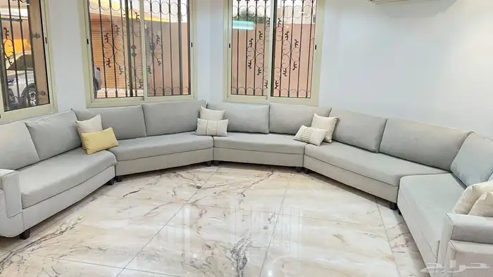 كنب نظيف خالي من الشقوق على السوم 1