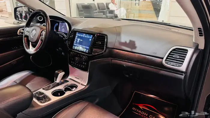 جراند شيروكي 2020 ساميت ( بحالة ممتازة ) 5