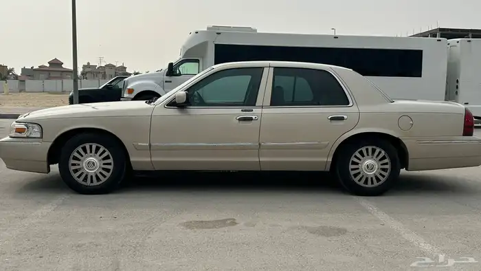 فورد جراند ماركيز 2009 17