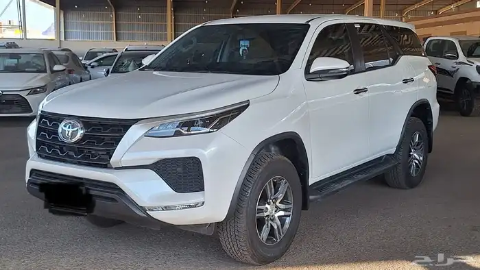 2025 تويوتا فورتشنر GX بنزين بدون دبل شبه جديد 0