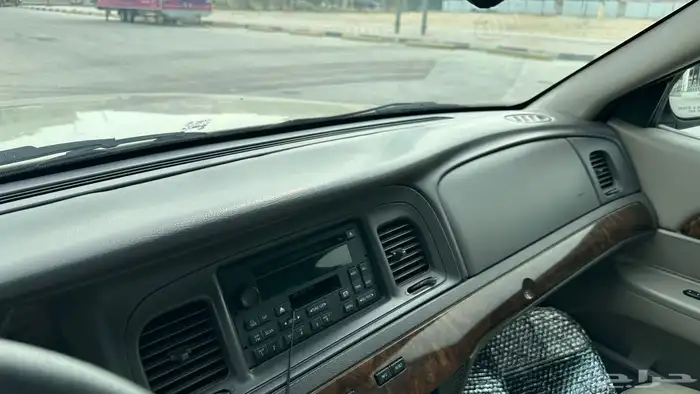 فورد جراند ماركيز 2009 12