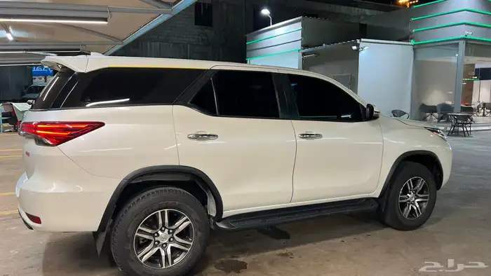 للبيع فورتشنر 2020 بدون دبل 5