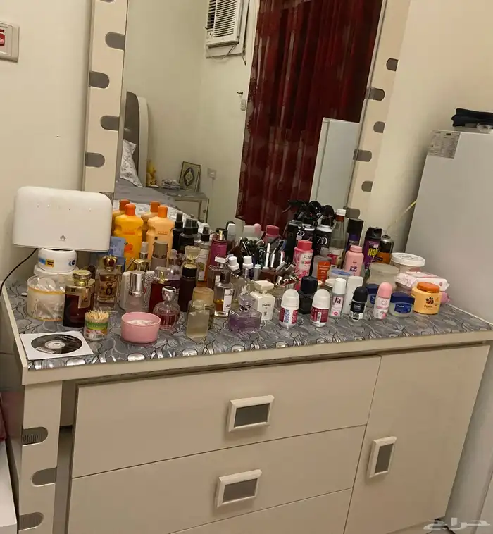 طاولة طعام وغرف نوم وكنب 1