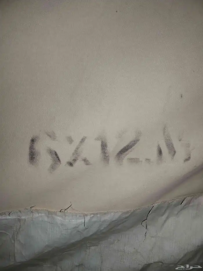 خيمة القاضي 3 اعمدة 6 12 فيها شق بسيط فوق الموقع الزلفي ا 3