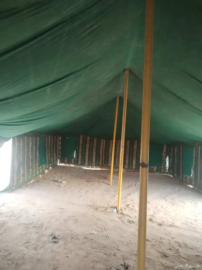 خيمة القاضي 3 اعمدة 6 12 فيها شق بسيط فوق الموقع الزلفي ا 2