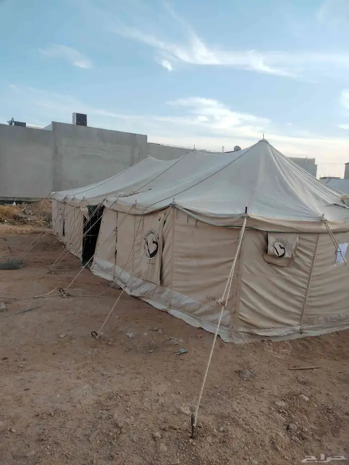 خيمة القاضي 3 اعمدة 6 12 فيها شق بسيط فوق الموقع الزلفي ا 0