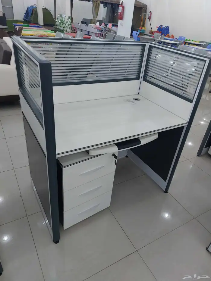 بارتيشن رباعي ثنائي و مفردلون ابيض و جملي كرسي دوار قاعده كر 11