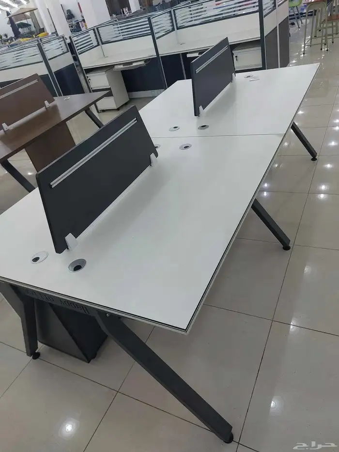 بارتيشن رباعي ثنائي و مفردلون ابيض و جملي كرسي دوار قاعده كر 16