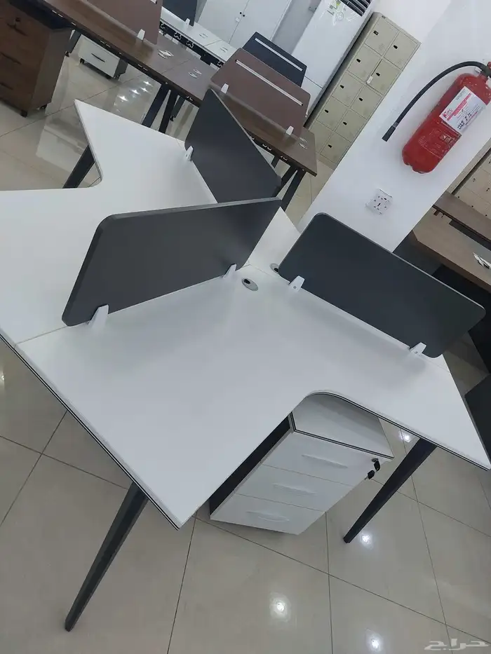 بارتيشن رباعي ثنائي و مفردلون ابيض و جملي كرسي دوار قاعده كر 5