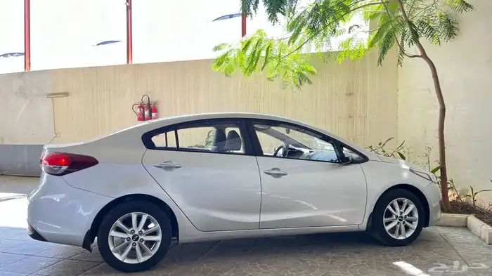 كيا سيراتو 2017 (نصف الفل) بحالة نظيفة جدا 5