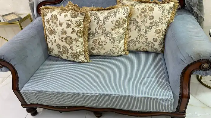 كنب كبير و وسط و 2 فردي مع 8 مخدات كبيره 0