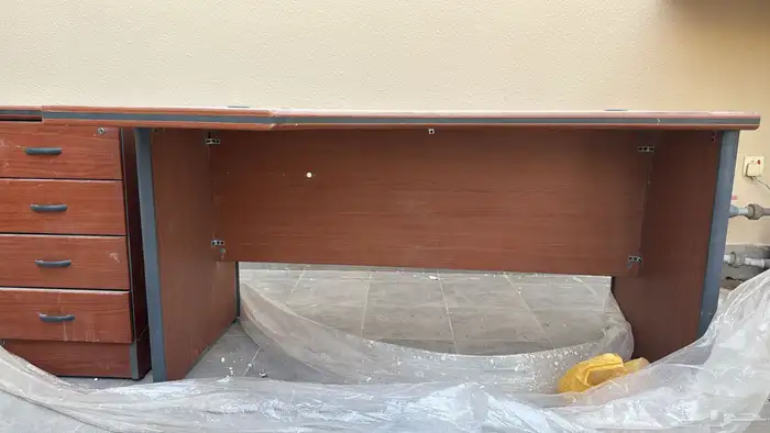 طاوله مكتبيه نظيف 1